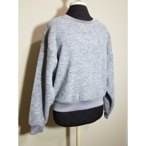 Levi's NWT Women's Sweater Pullover Fleece Crewneck Sweatshirt Size Medium Gray - Picture 2 of 12
